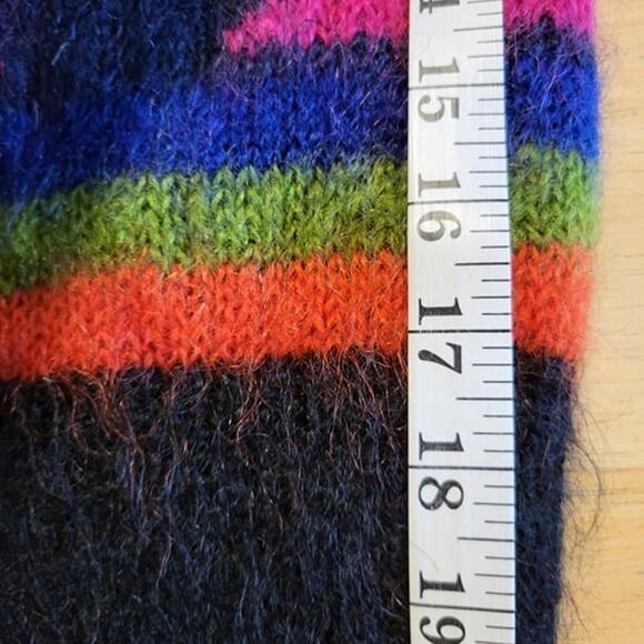 Vintage Hand-Knitted Colourful Geometric Sweater size large - Picture 9 of 9